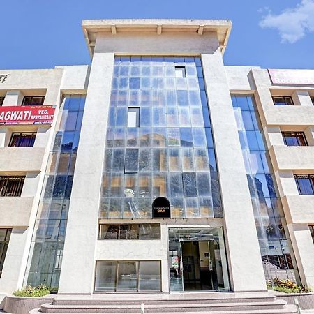 Townhouse Oak Hotel Rama Nászik Kültér fotó