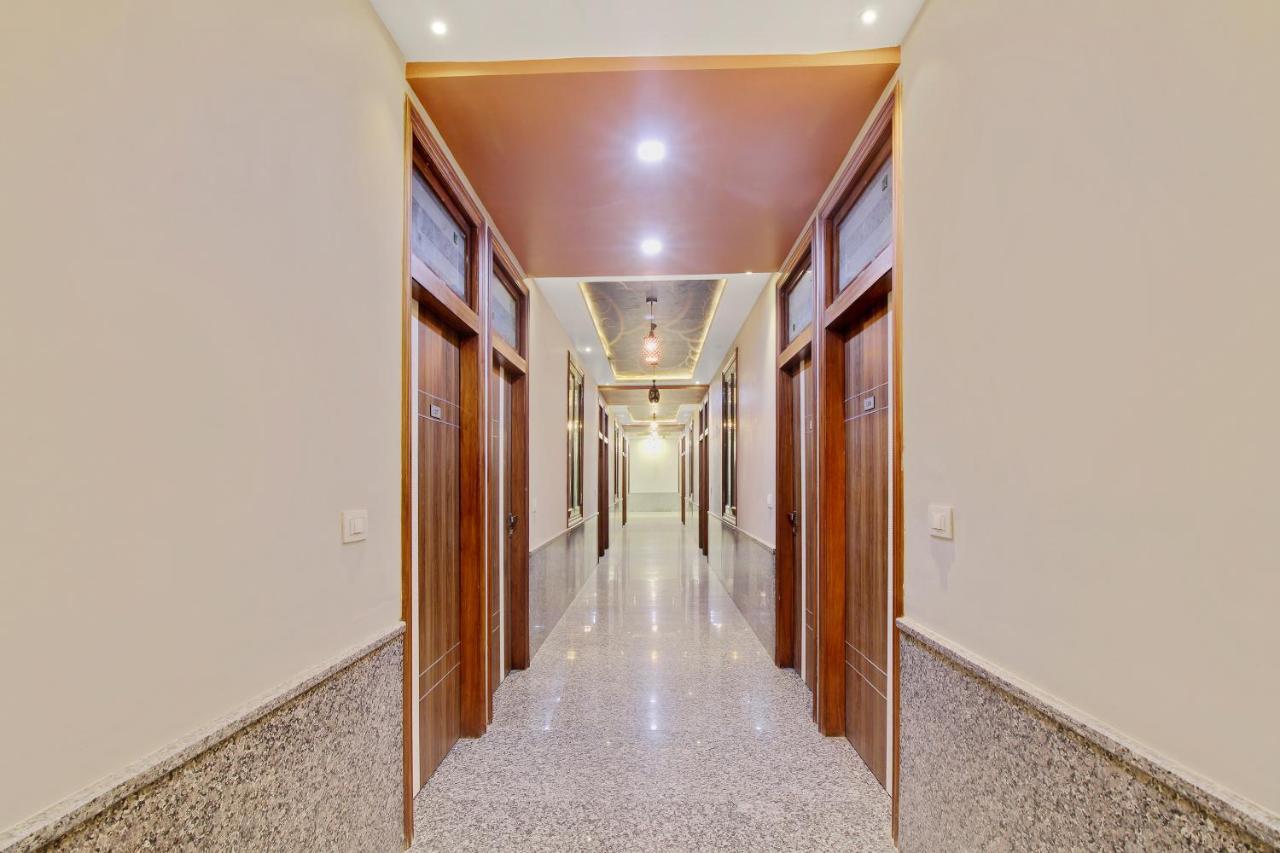 Townhouse Oak Hotel Rama Nászik Kültér fotó