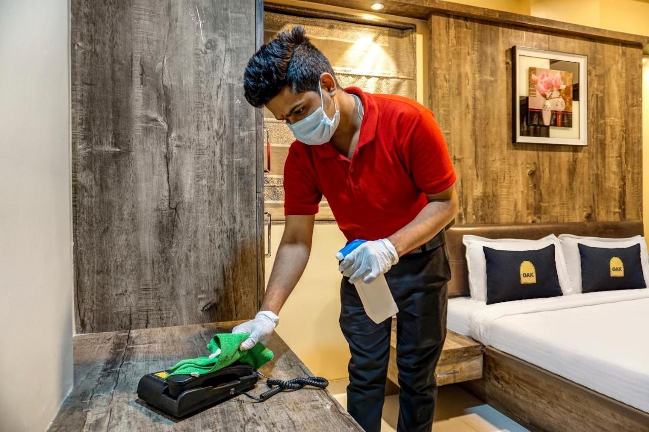 Townhouse Oak Hotel Rama Nászik Kültér fotó