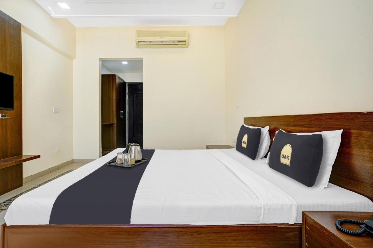 Townhouse Oak Hotel Rama Nászik Kültér fotó