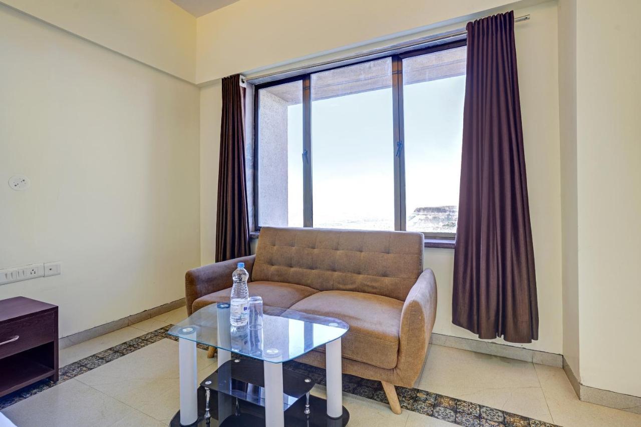 Townhouse Oak Hotel Rama Nászik Kültér fotó