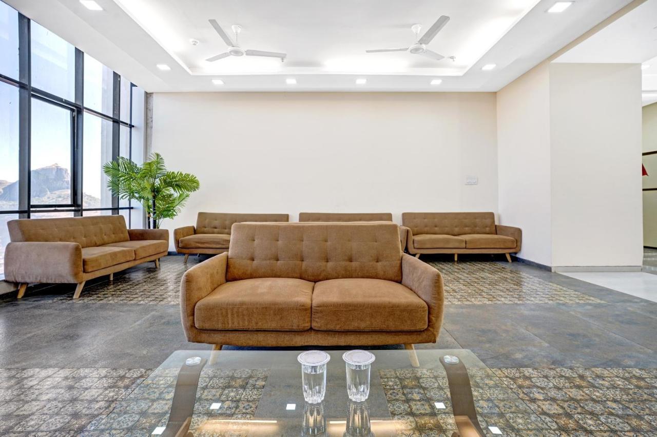 Townhouse Oak Hotel Rama Nászik Kültér fotó