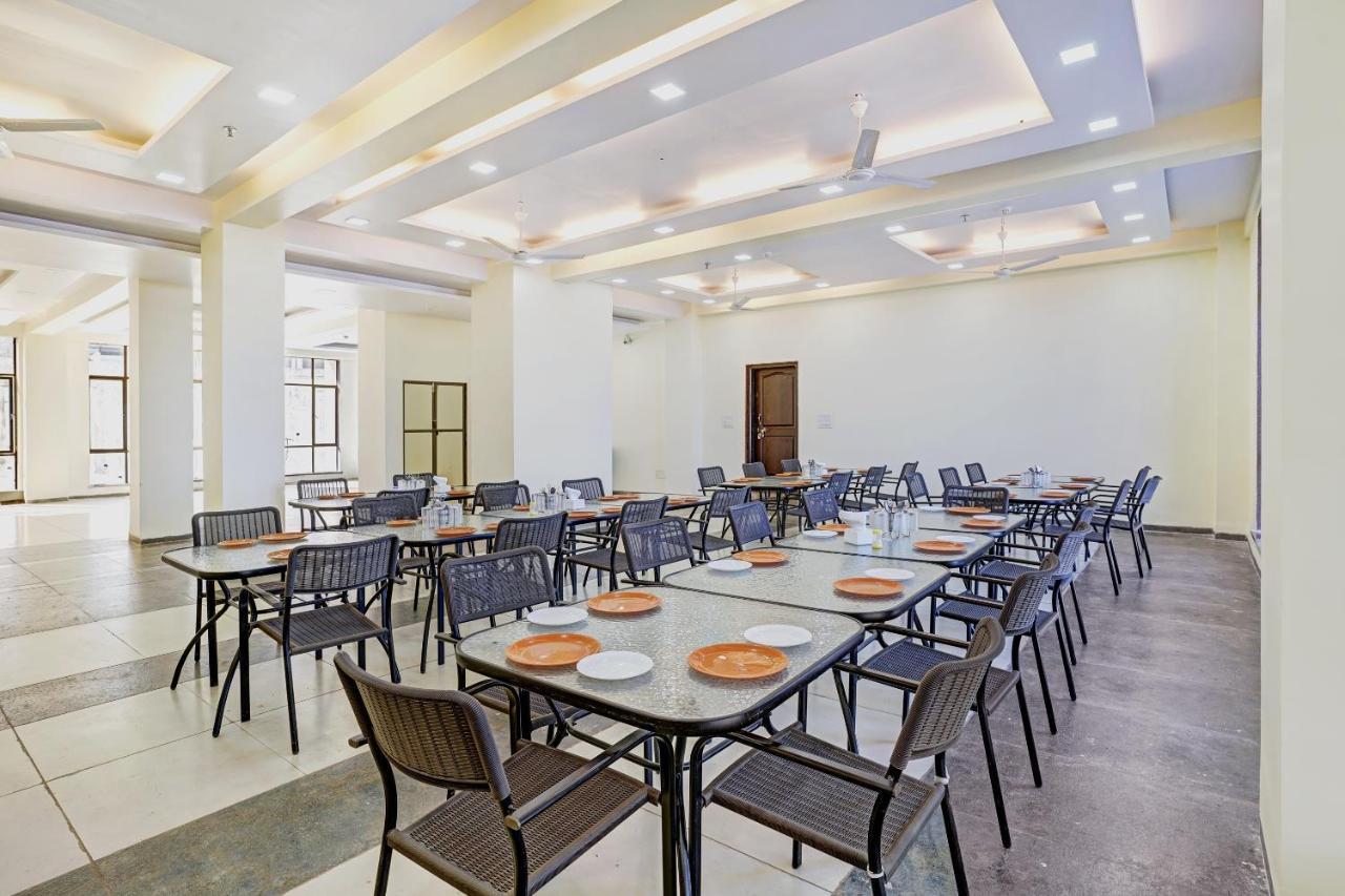Townhouse Oak Hotel Rama Nászik Kültér fotó