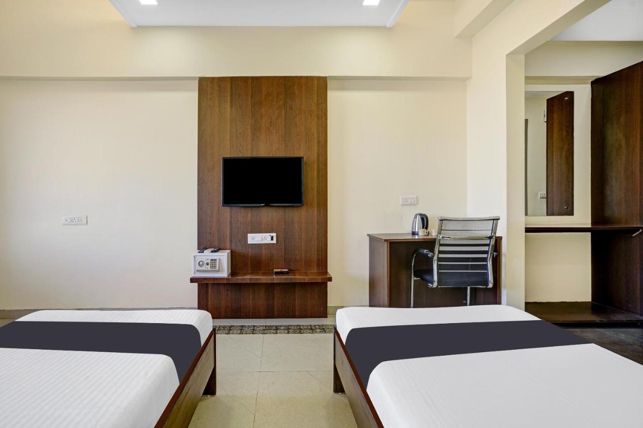 Townhouse Oak Hotel Rama Nászik Kültér fotó