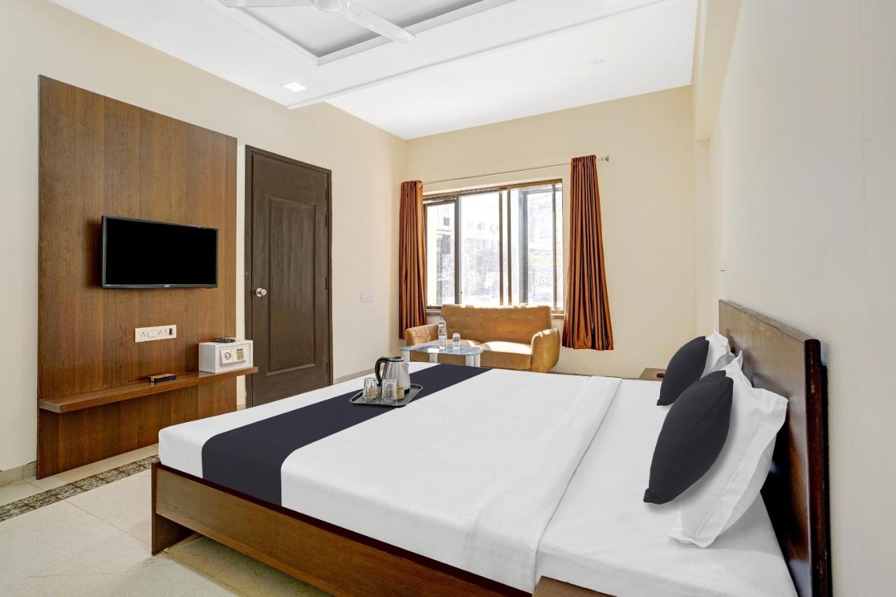 Townhouse Oak Hotel Rama Nászik Kültér fotó