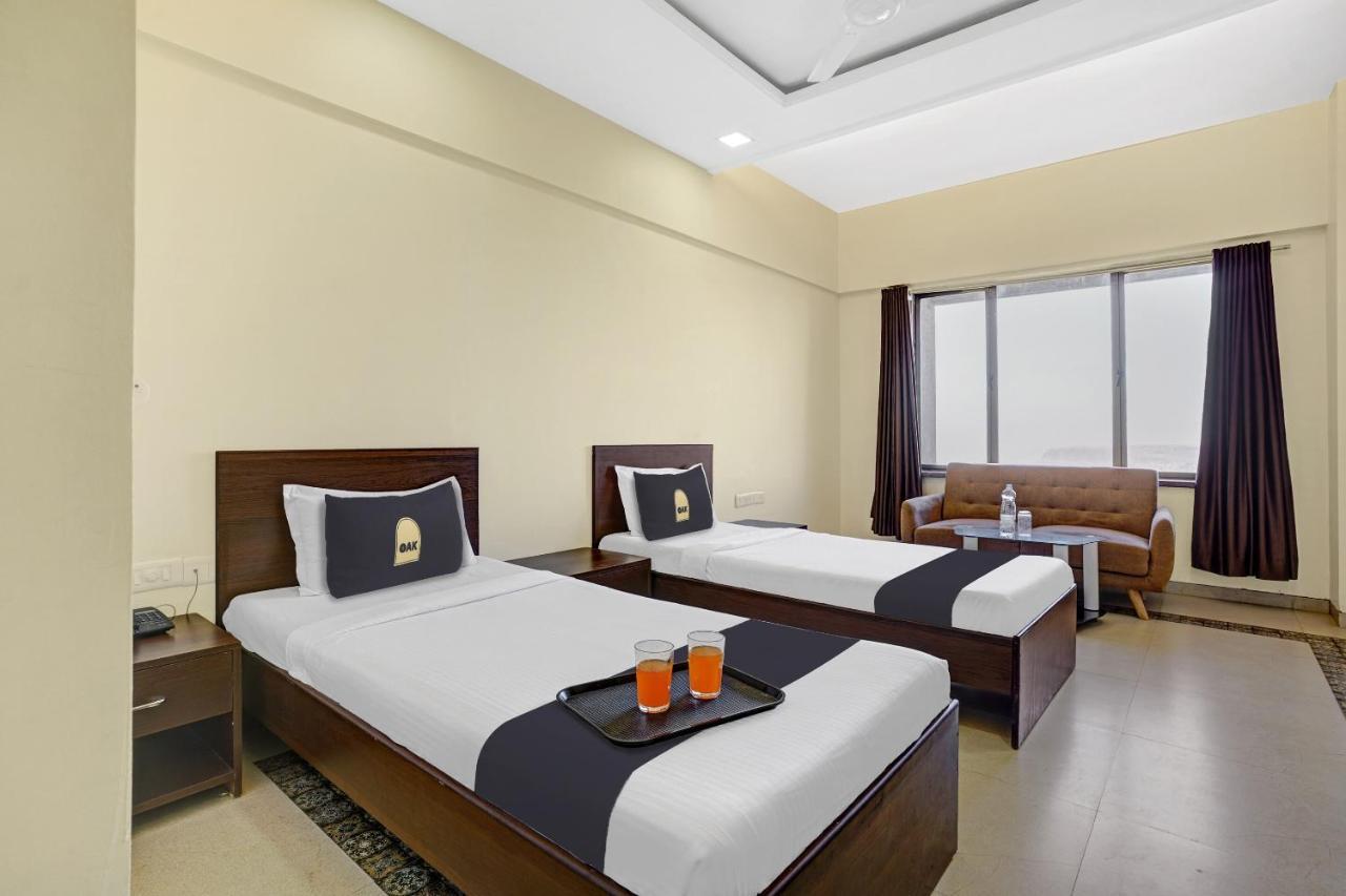 Townhouse Oak Hotel Rama Nászik Kültér fotó